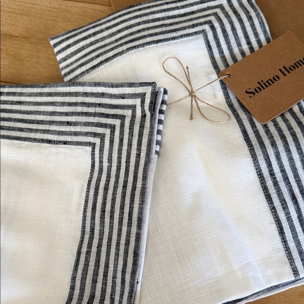 SolinoHome Black & White 100% Linen Striped Dinner NAPKINS. A set of 4. 20”x20”.